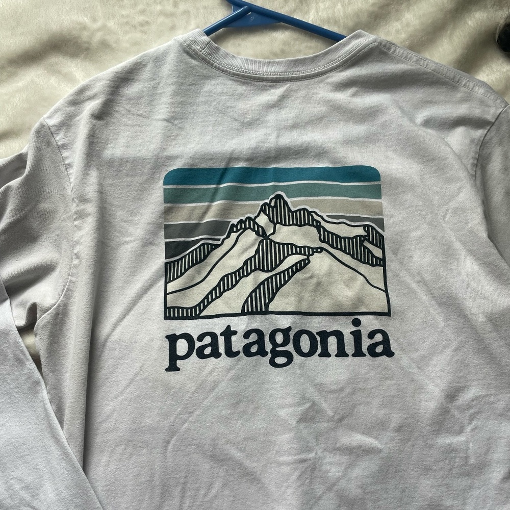 Men's Small Long Sleeve Graphic Patagonia Shirt